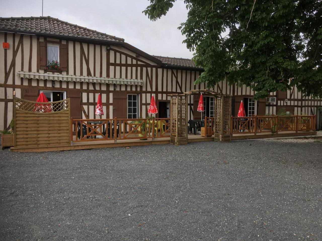 La Petite Auberge Chatelraould-Saint-Louvent Exterior photo